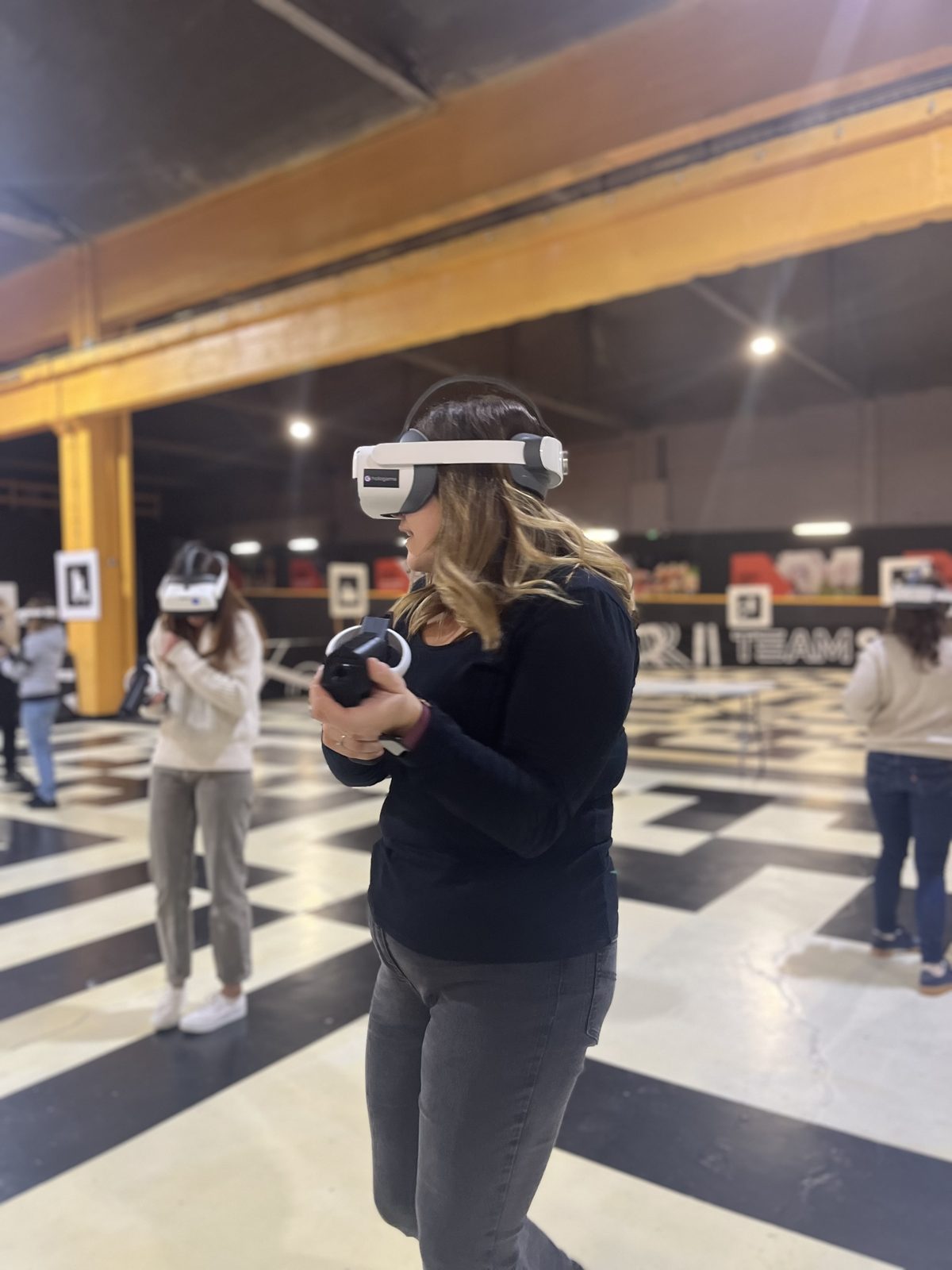 Casque sur la tête, blaster en main : immersion dans l'arène VR de Team Square